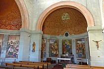 Posieux – Chapelle votive du Sacré-Cœur de Jésus (Alphonse Andrey, 1911–1924): Innenansicht, mittlere Apsis mit Fresken (Oscar Cattani, 1923-1929-1931) und Altar