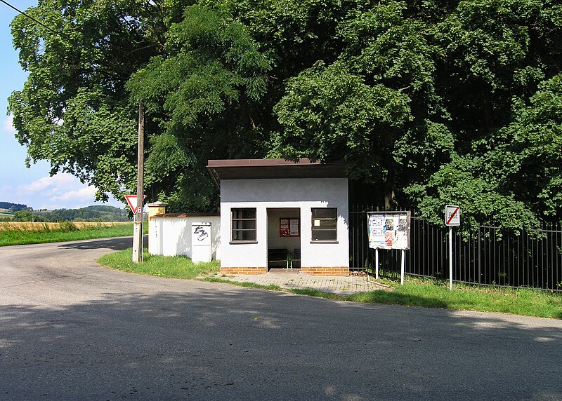 File:Postupice, Jemniště, bus stop.jpg