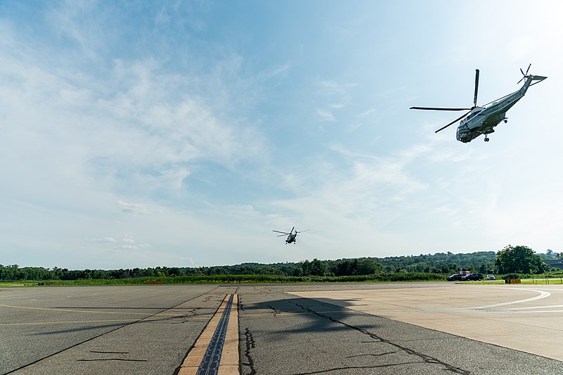 File:President Trump Arrives in New Jersey (48442738532).jpg