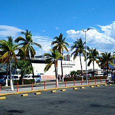 Fachada del aeropuerto.