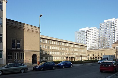 So kommt man zu Ellen-Key-Oberschule, Rüdersdorfer Straße 20 mit den Öffentlichen - Mehr zum Ort Hier