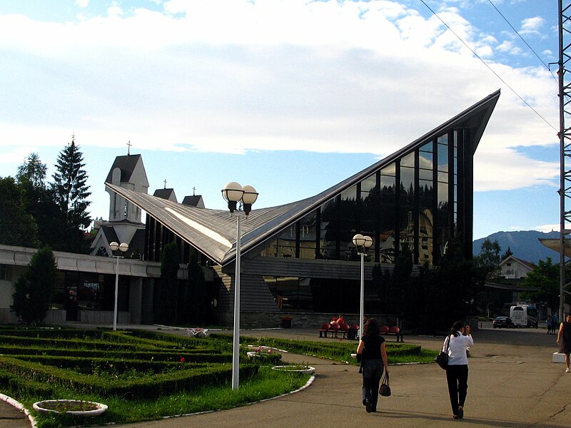 File:RO BV Predeal train station.jpg