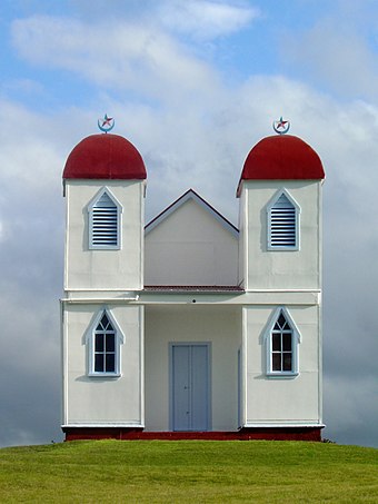 A Rātana church on a hill near Raetihi. The two-tower construction is characteristic of Rātana buildings.[314]