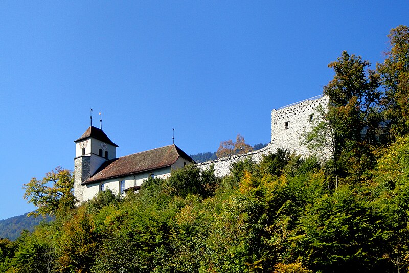 File:Ringgenberg Kirche und Burgruine DSC06228 GIMP.jpg