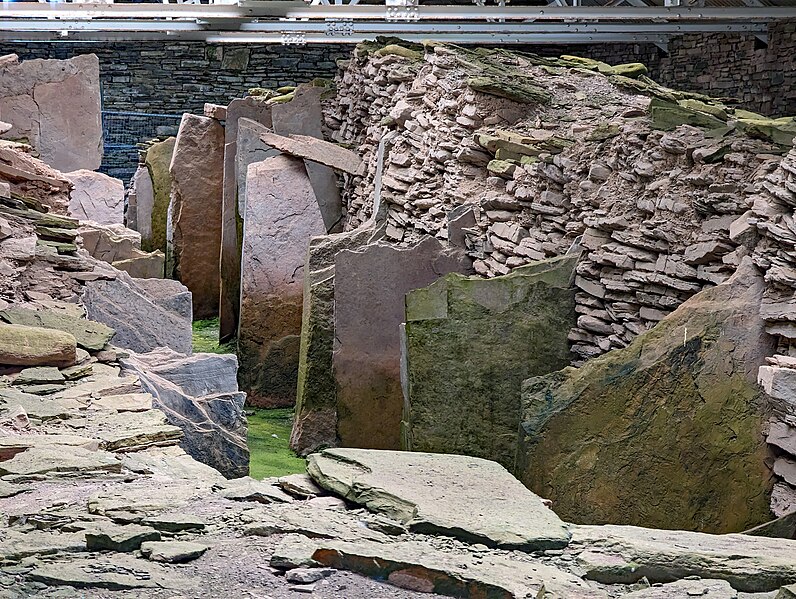 File:Rousay Midhowe Chambered Cairn 09.jpg