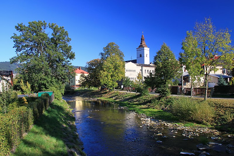 File:Rzeka Łomna w Jabłonkowie 1.JPG