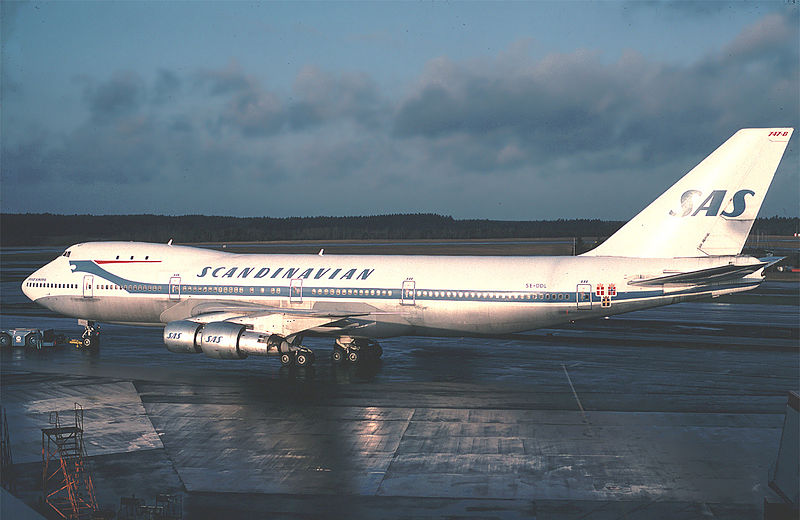 File:SAS 747 SE-DDL at Stockholm - Arlanda.jpg