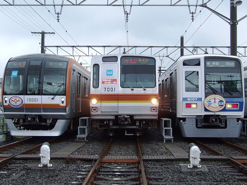 File:SEIBU Yūrakuchō Line Trains.jpg