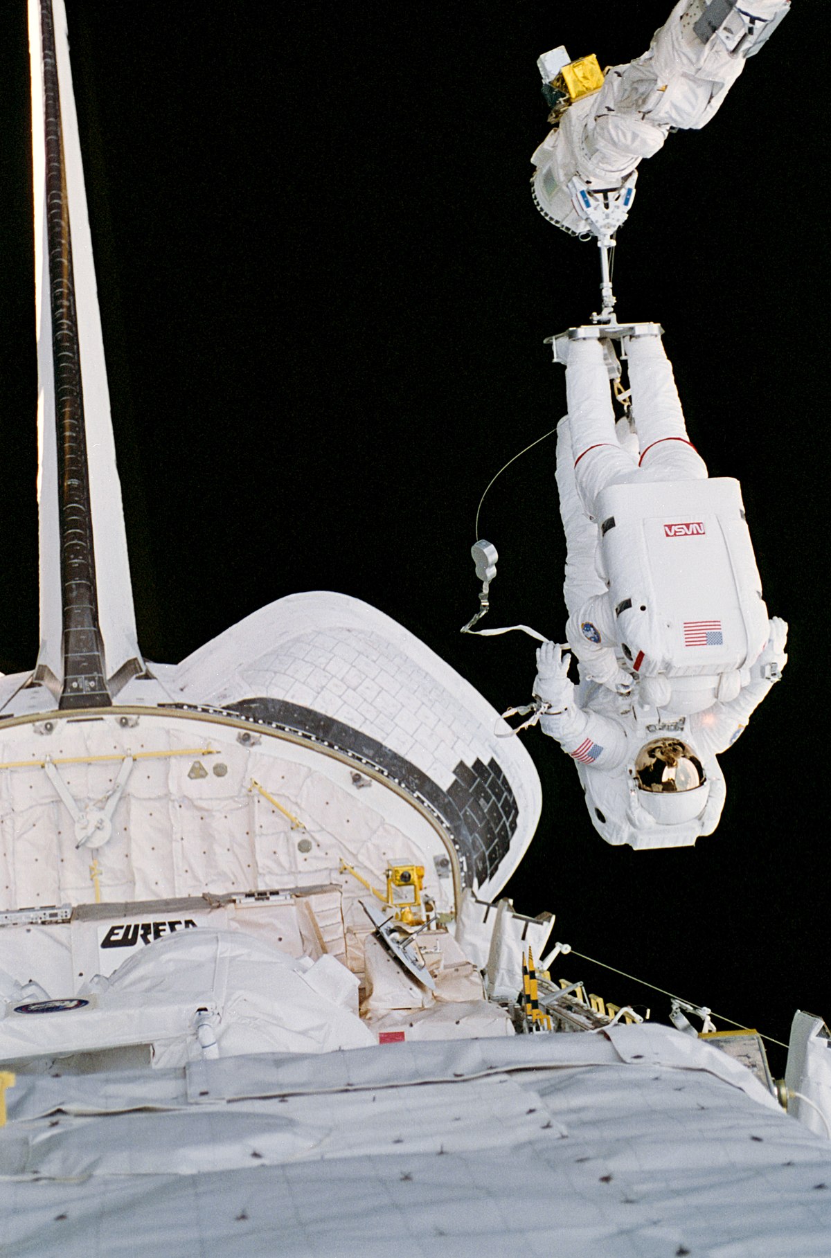 Файл:STS-57 astronauts on RMS.jpg — Википедия