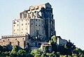 La preĝejo San Michele, simbola monumento de Piemonto, gardas la enirejon al la Val di Susa de Torino