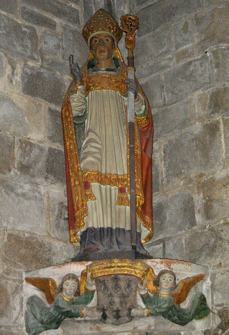 Statue av Ronan i kirken Saint-Ronan i Locronan i Bretagne