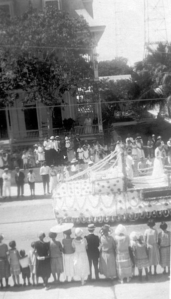 File:San Carlos Dedication Parade, Key West Florida, 1925 15.jpg