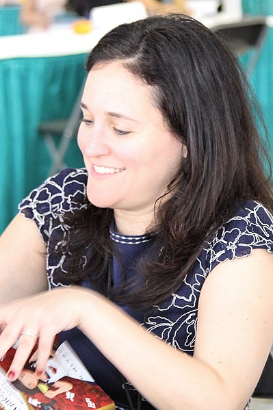 File:Sarah Mlynowski 2017.jpg