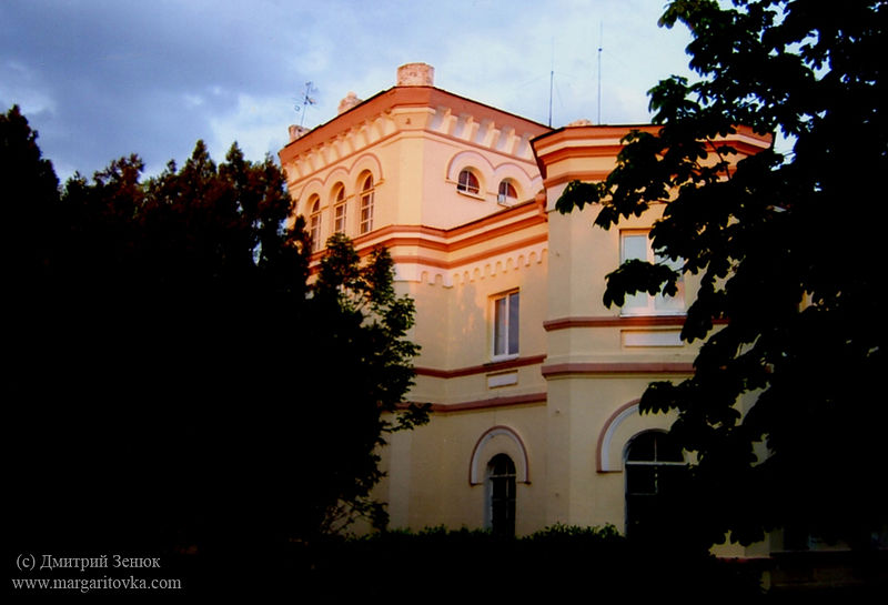 File:Sarandinaki house in the village Margaritovo by Dmitry Zenyuk (1).jpg