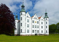 Deutsch: Schloss Ahrensburg von Südwesten