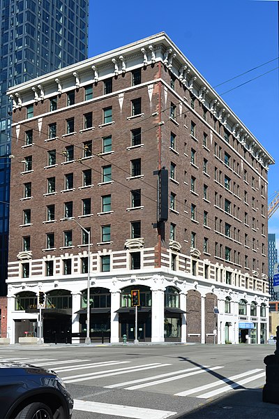 File:Seattle - Palladian Apartments (Calhoun Hotel) 05-perspective corrected.jpg