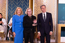 Avec Jill Biden et Antony Blinken en mars 2023 recevant le Prix international de la femme de courage.