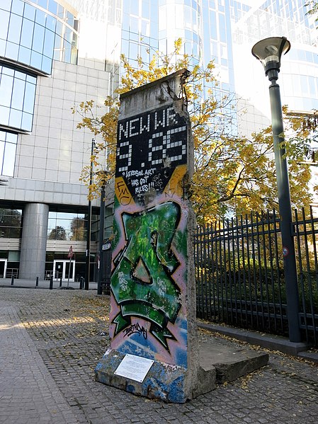 File:Section of the Berlin Wall near the European Parliament building in Brussels in November 2015.jpg