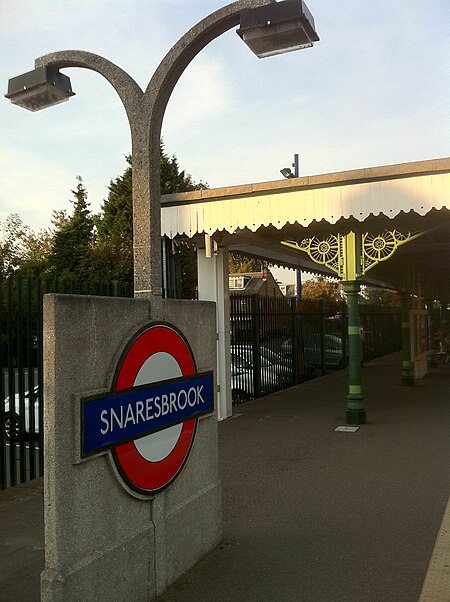 Snaresbrook station concrete roundel.jpg