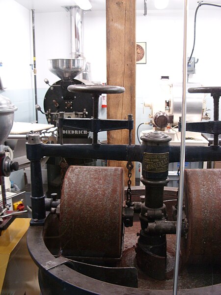 File:Soma-chocolate-machinery.JPG