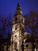 St Clement Danes in London at night