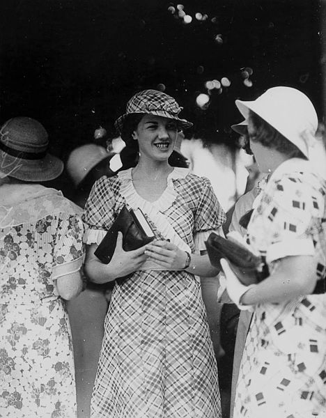 File:StateLibQld 1 106856 Wearing a matching hat and dress, Miss J. Norris attended the Ascot Races, Brisbane, 1933.jpg