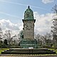 Patung Ratu Victoria, Woodhouse Moor, Leeds (4465580322).jpg