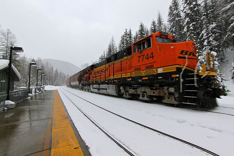 File:Tail end of eastbound BNSF grain train at Essex station, January 2013.jpg