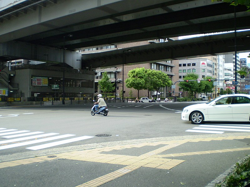 File:Tanimachi 4chome crossing.jpg
