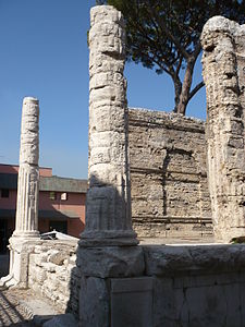 Tempio della Sibilla 10.JPG