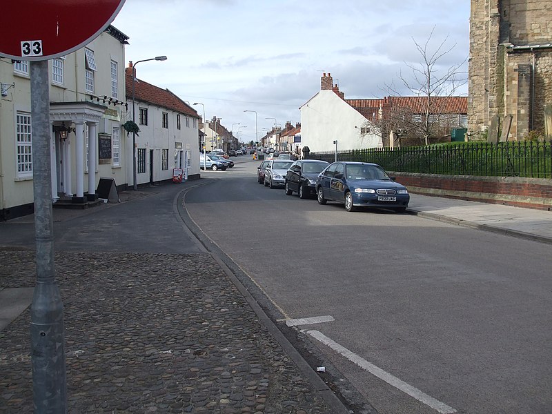 File:The Pavement Looking to George Street - geograph.org.uk - 724759.jpg