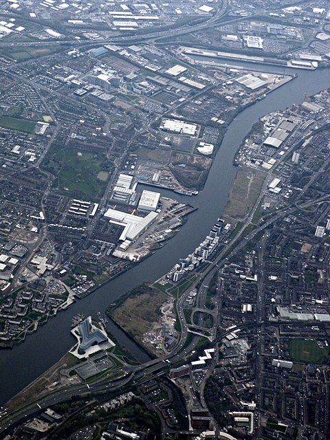 The River Clyde in Glasgow from the air (geograph 6125214).jpg