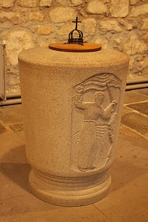 The font at St Machar's Cathedral by Hew Lorimer.jpg