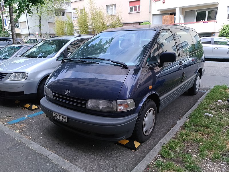 File:Toyota Previa (28343140908).jpg