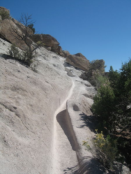 File:Tsankawi Bandelier New Mexico worn foot path.jpg