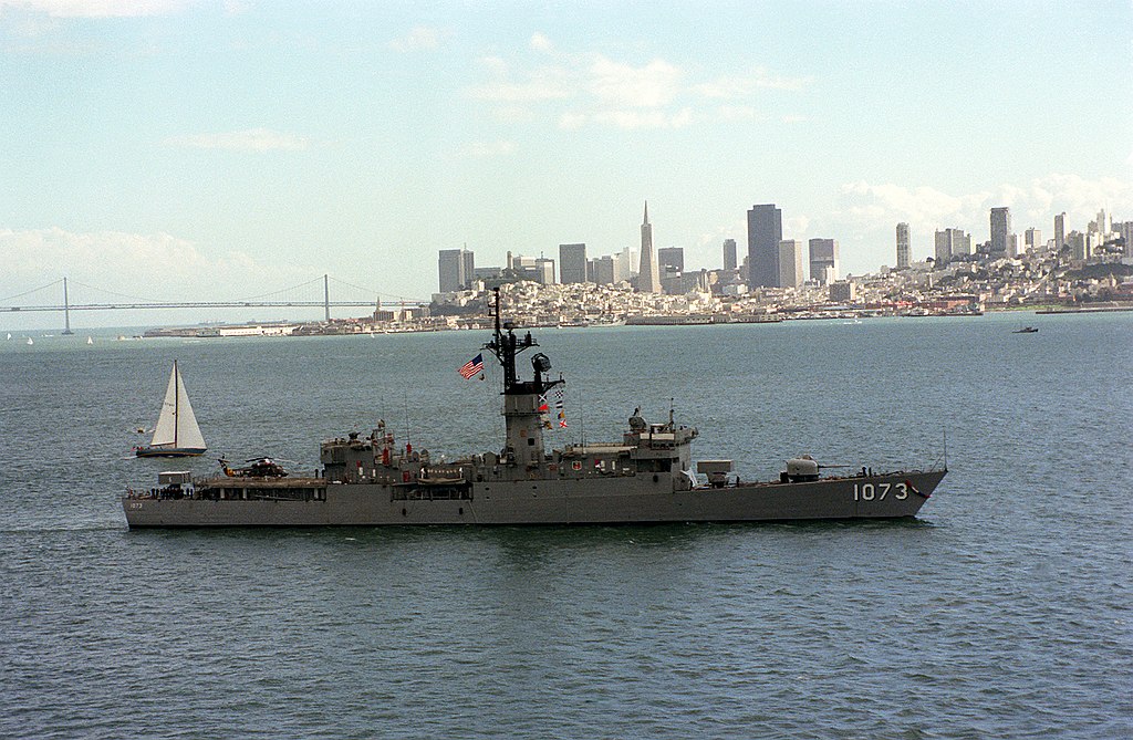 الفرقاطه فئه نوكس .....Knox-Class Frigate  1024px-USS_Robert_E._Peary_%28FF-1073%29_San_Francisco