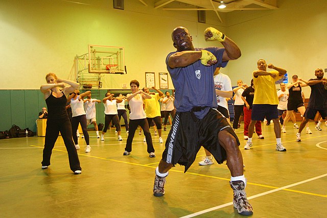 https://upload.wikimedia.org/wikipedia/commons/thumb/7/70/US_Navy_060411-N-6270R-003_Tae_Bo_creator%2C_Billy_Blanks_holds_a_class_for_service_members_and_their_dependents_on_his_famous_roll_boxing_Tae_Bo_techniques.jpg/640px-US_Navy_060411-N-6270R-003_Tae_Bo_creator%2C_Billy_Blanks_holds_a_class_for_service_members_and_their_dependents_on_his_famous_roll_boxing_Tae_Bo_techniques.jpg