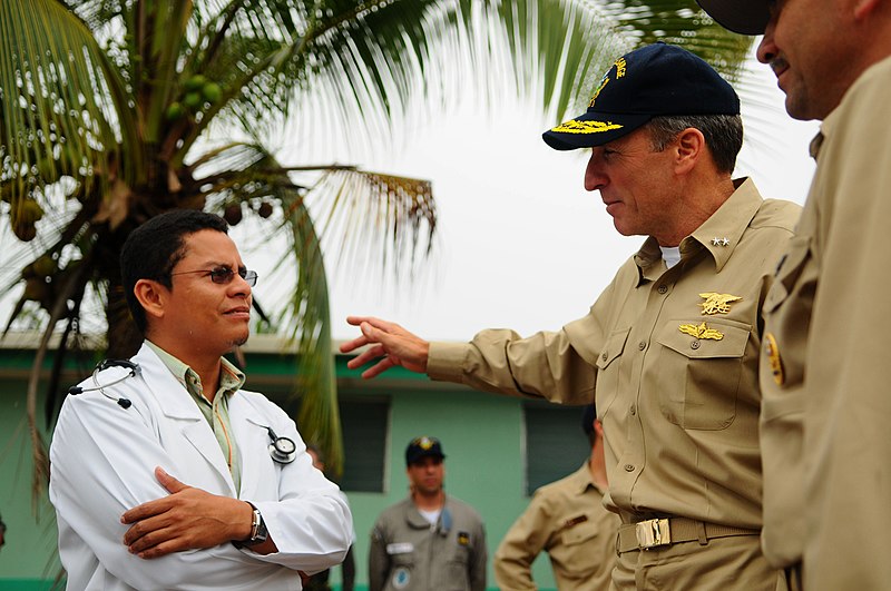 File:US Navy 080813-N-4515N-150 Rear. Adm. Joseph Kernan, commander of the U.S. 4th Fleet, speaks to a doctor from Hospital Nuevo Amanecer Enfermera Nancy Bach, a local hospital in Puerto Cabezas.jpg