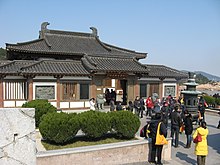 Unwilling-to-Leave Guanyin Temple in Zhoushan, Zhejiang, is dedicated to Guanyin of the Mount Putuo, one of the Four Sacred Mountains of Chinese Buddhism. Unwilling-to-Leave Guanyin Temple.jpg