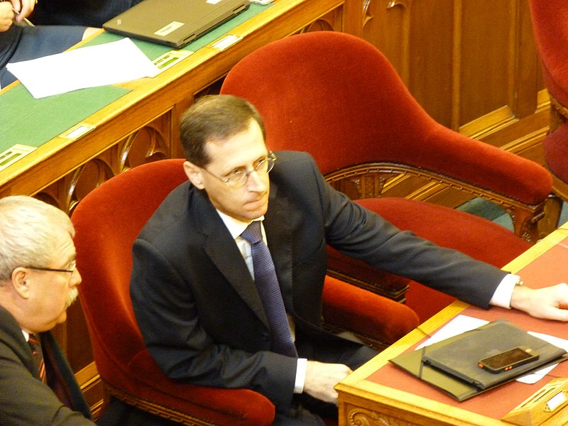 File:Varga Mihály - Országház, 2015.09.21.JPG