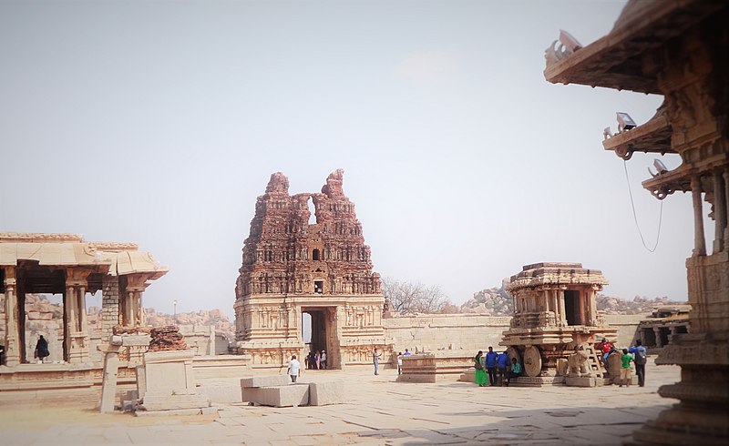 File:Vijaya Vittala Temple - Gopura - Long view.jpg