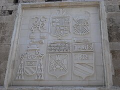 Escudos restaurados en la Iglesia de Santiago