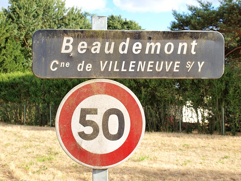 File:Villeneuve-sur-Yonne-FR-89-Beaudemont-02.jpg