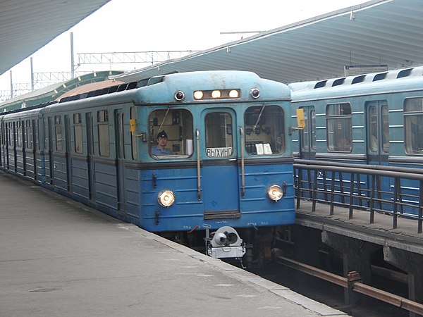 An Ež3/Em508T trainset at Vykhino, 2009. Gaining knowledge from experimenting with the E-series lead to the eventual development of the I-series, and 