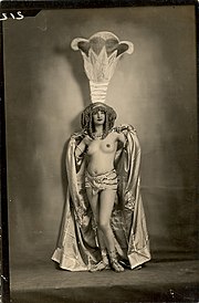 Topless en un espectáculo de variedades de los años 1920