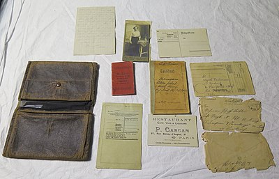 A WW I era wallet and its contents.
