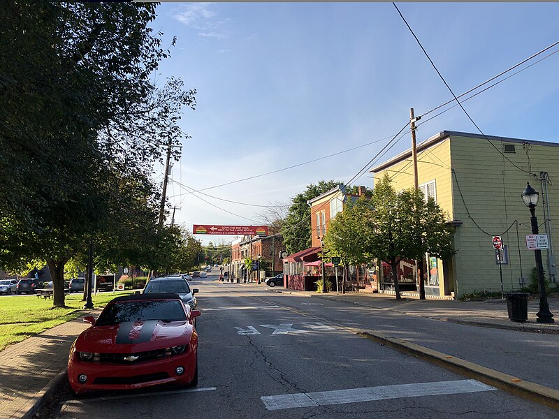 File:West Loveland Avenue, Loveland, Ohio, looking west from railroad tracks.jpg