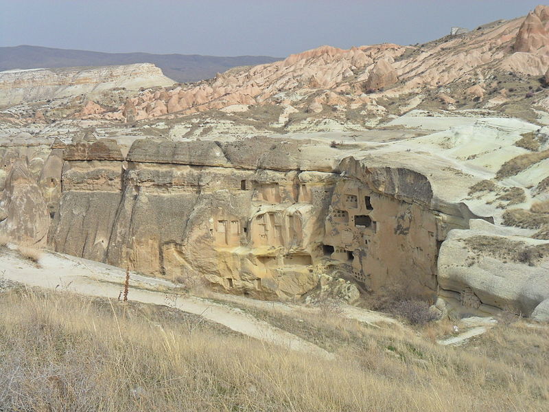 File:Çavuşin köyü yamaç yerleşim ve güvercinlik (2).JPG