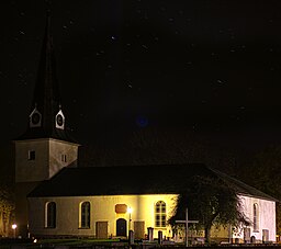 Grussløse kirke på natten