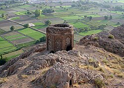 کوه نقارخانه: برج نقاره‌خانه, گنبد فخرالدوله یا امیراینانج, قلعه طبرک